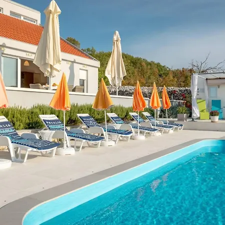 Rustic Florice With A Pool Villa