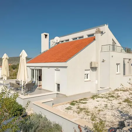 Rustic Florice With A Pool Villa