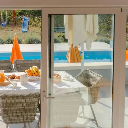 Rustic Florice With A Pool