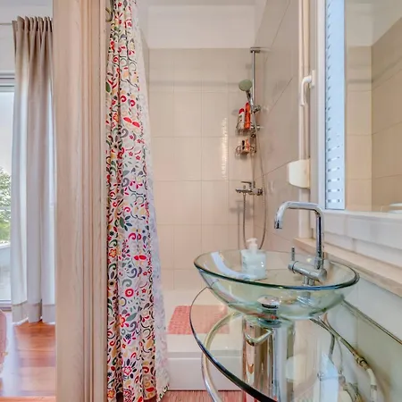 Rustic Florice With A Pool