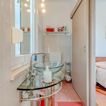 Rustic Florice With A Pool *