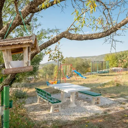 Rustic Florice With A Pool *