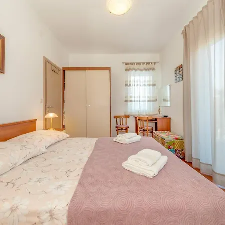 Rustic Florice With A Pool *