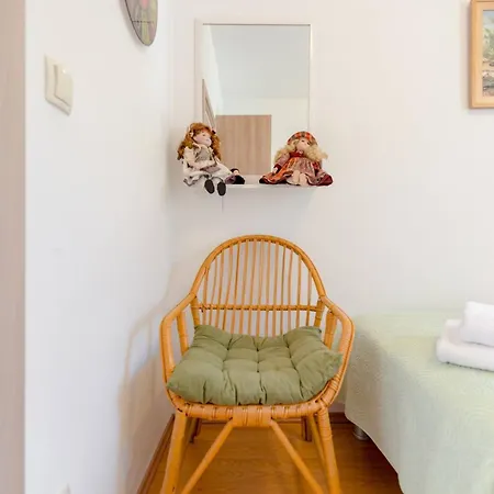 Rustic Florice With A Pool