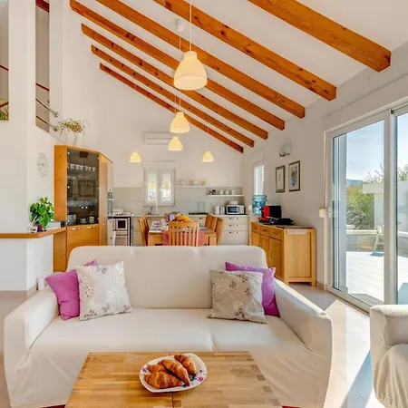 Rustic Florice With A Pool Villa *