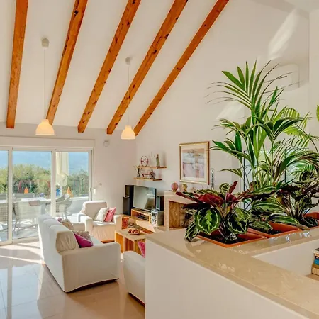 Rustic Florice With A Pool Villa