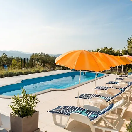 Rustic Florice With A Pool *