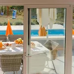 Rustic Florice With A Pool