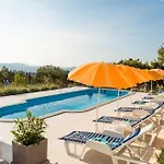 Rustic Florice With A Pool *