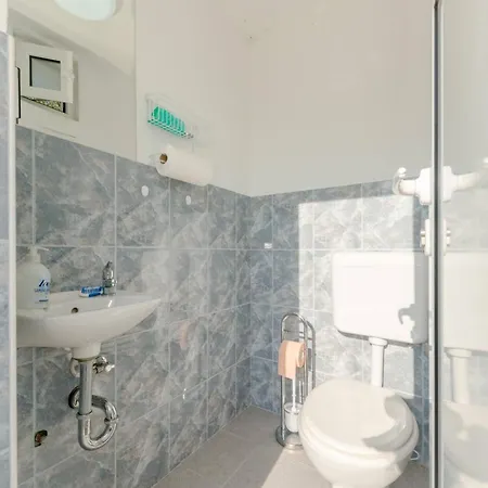 Rustic Florice With A Pool