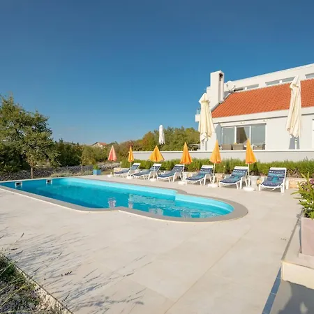 Villa Rustic Florice With A Pool