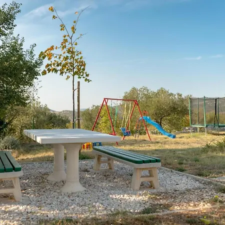 וילה Rustic Florice With A Pool