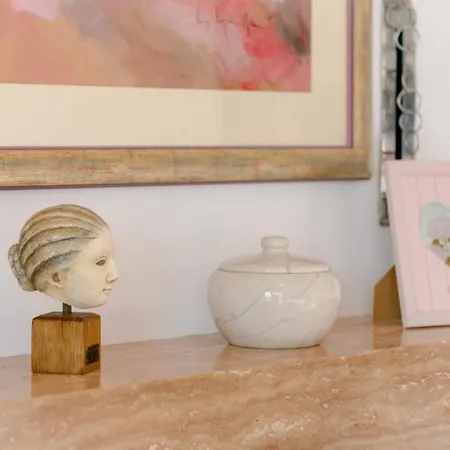 Rustic Florice With A Pool