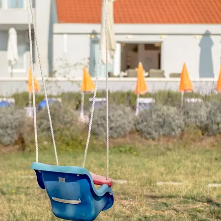 וילה Rustic Florice With A Pool