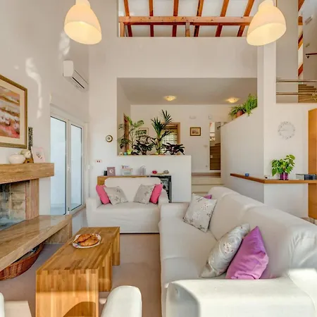 וילה Rustic Florice With A Pool *