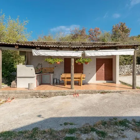 Rustic Florice With A Pool *