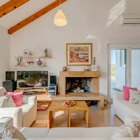 Rustic Florice With A Pool * Lecevica