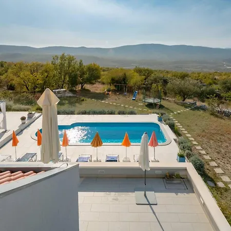 וילה Rustic Florice With A Pool *