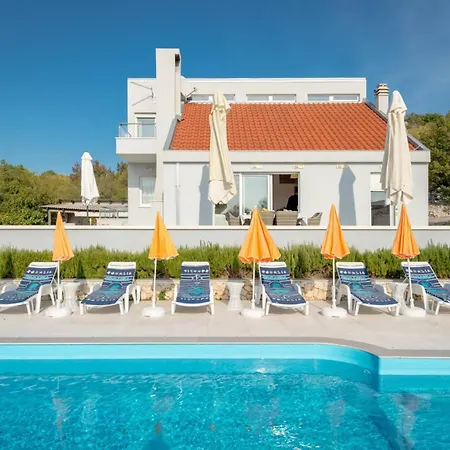 Rustic Florice With A Pool וילה Lecevica