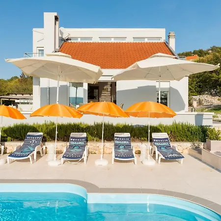 Rustic Florice With A Pool * Lecevica