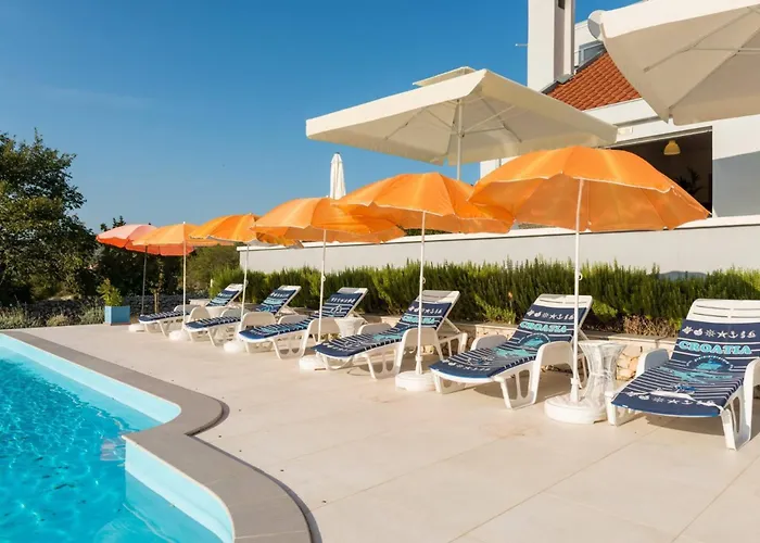 Villa Rustic Florice With A Pool