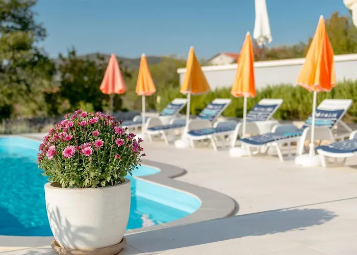 Villa Rustic Florice With A Pool Lecevica