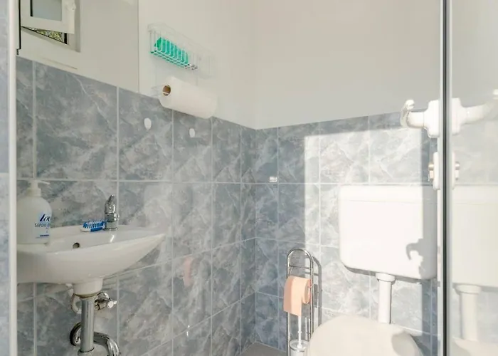 Rustic Florice With A Pool