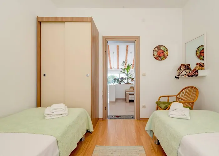 Rustic Florice With A Pool Villa *