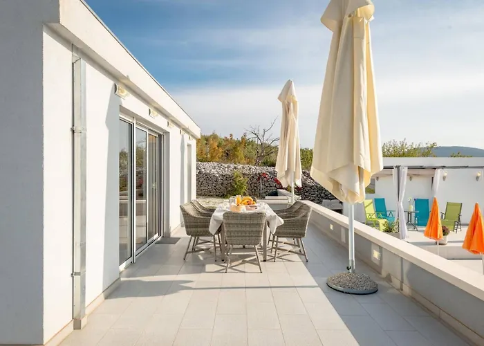 Rustic Florice With A Pool Villa *