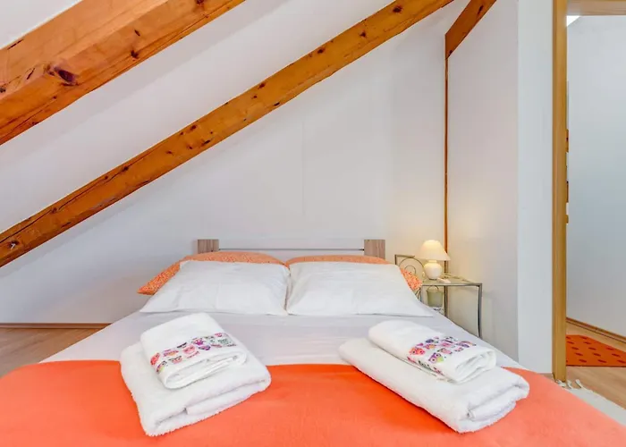 Rustic Florice With A Pool *