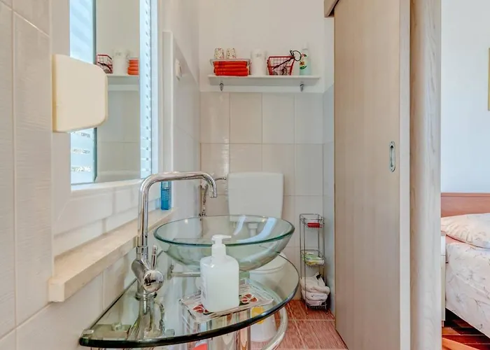 Rustic Florice With A Pool *