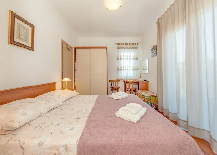 Rustic Florice With A Pool *