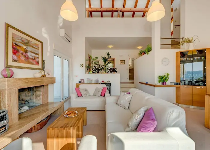 Villa Rustic Florice With A Pool *