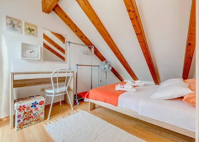 Rustic Florice With A Pool Villa