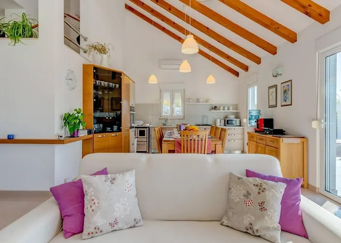 Villa Rustic Florice With A Pool