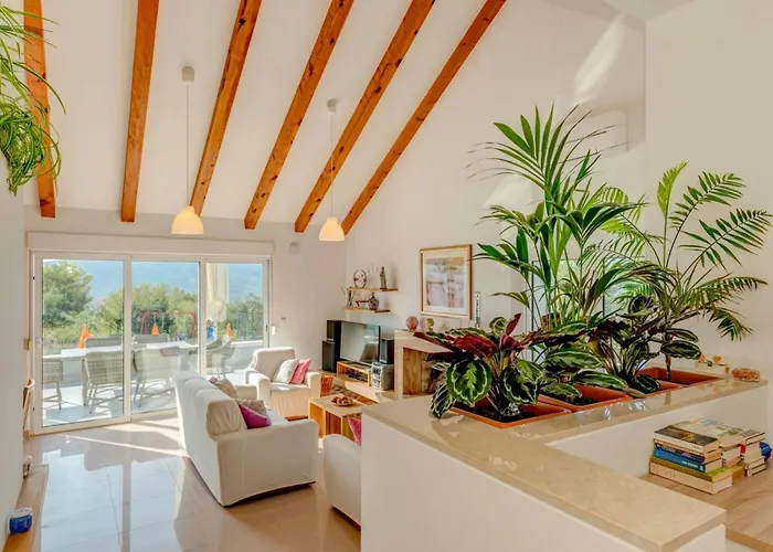 Rustic Florice With A Pool Villa