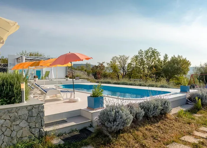 Villa Rustic Florice With A Pool